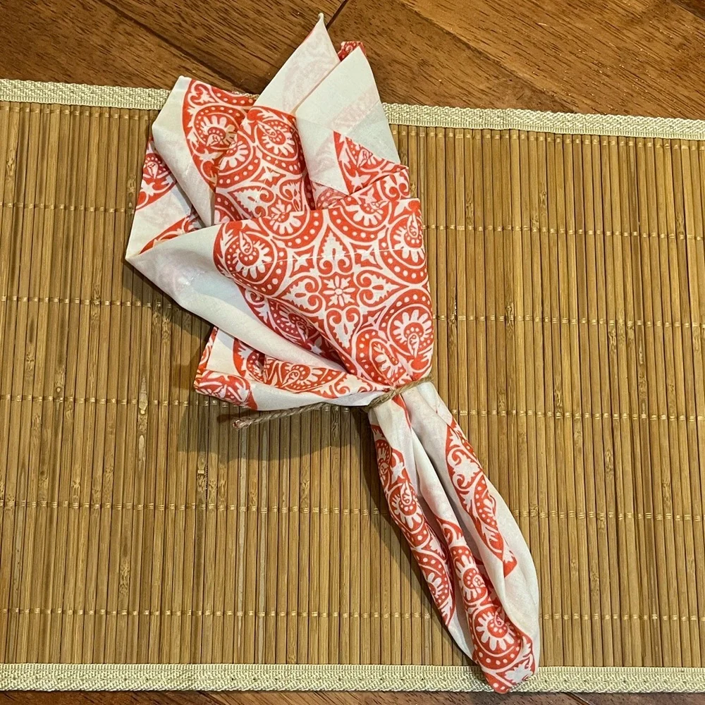 Pottery Barn Coral and White Patterned Napkins 20inx20in - Picture 5 of 6